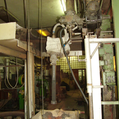 Занурювальна фурма, що обертається, для обробки розплаву сипними матеріалами